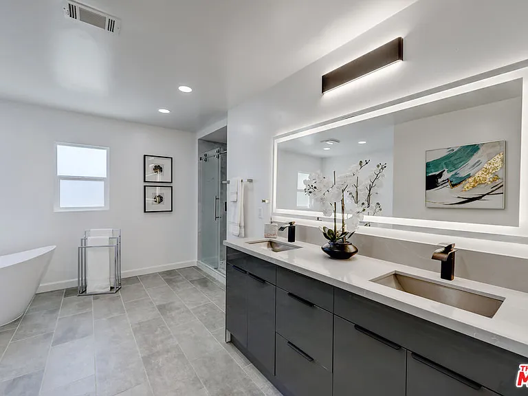 344 S Camden Dr — Photo 16