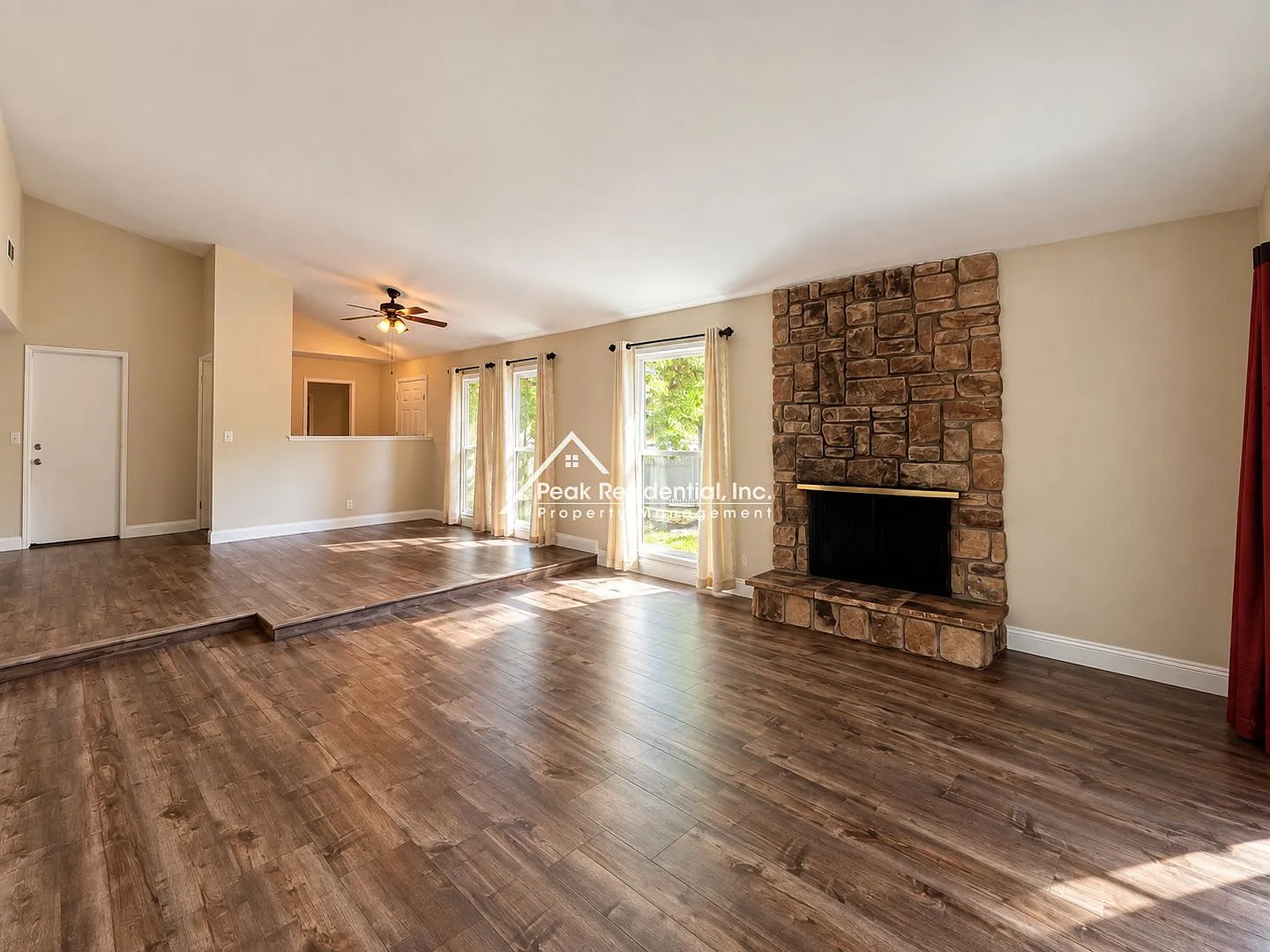 Spacious Orangevale 2bd/2ba Duplex with 2 Car Garage — Photo 4