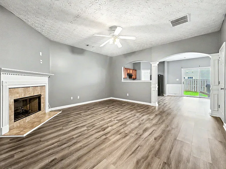 2492 Emma Way — Photo 10
