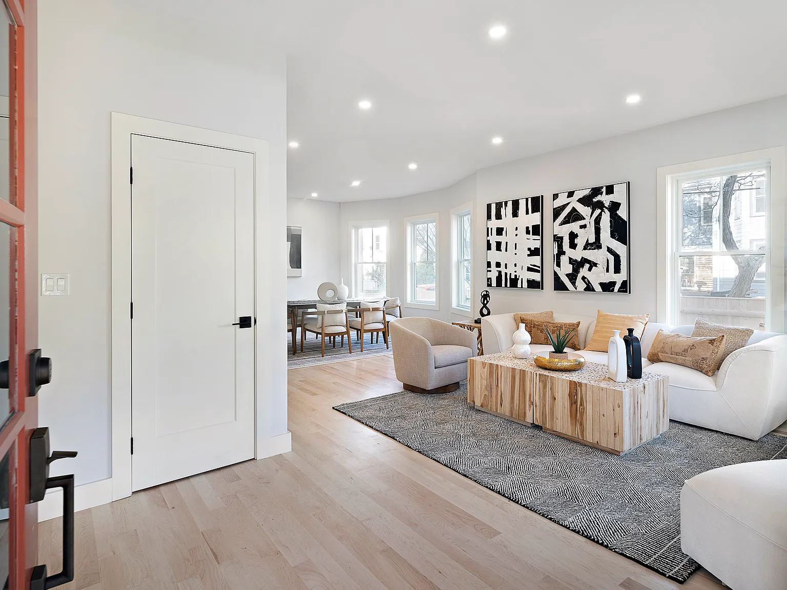 4 bed, 3.5 bath, 2590 sqft, $10,000 — Photo 4