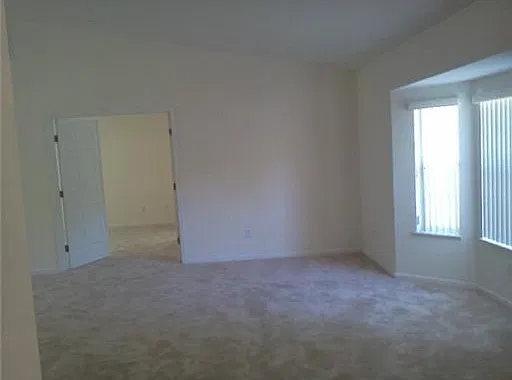 3 bed, 2.0 bath, 1954 sqft, $2,200 — Photo 2