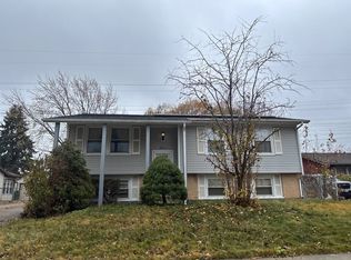 811 Oakton Ave, Romeoville, IL 60446