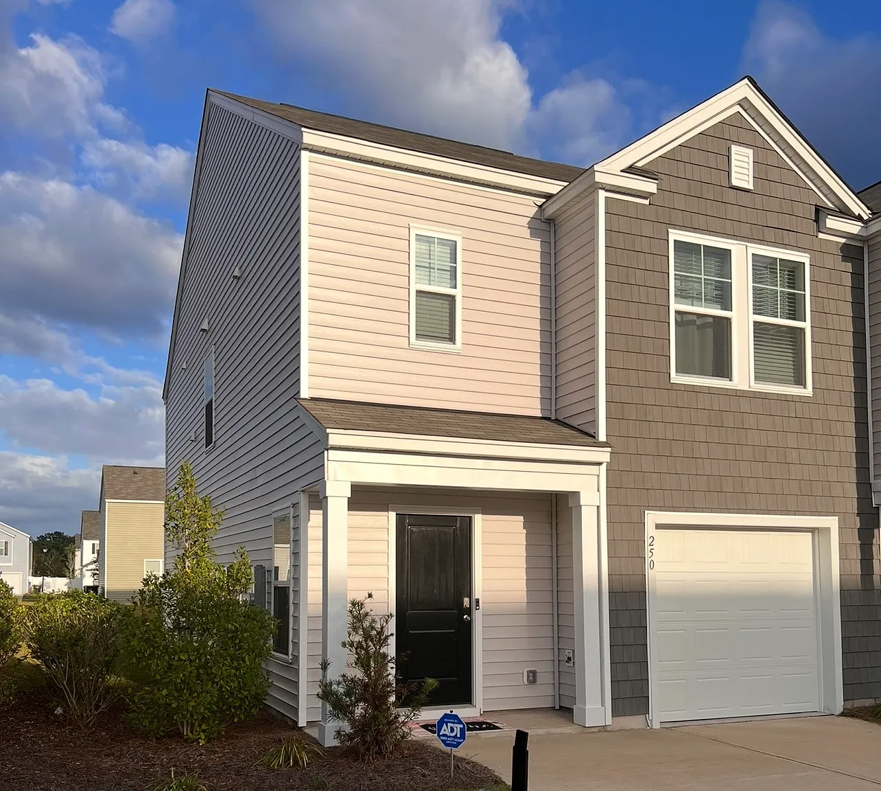 3 bed, 2.5 bath, 1554 sqft, $2,400 — Photo 1