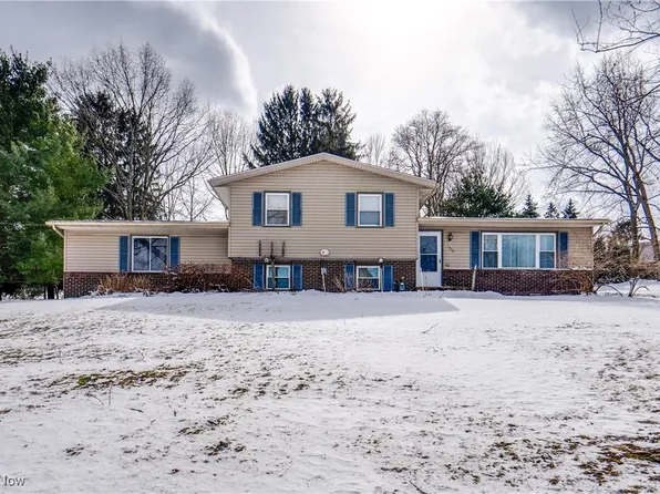 1326 Fox Crest St SE, East Sparta, OH 44626