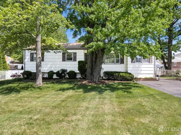 92 Maplewood Ave, Edison, NJ 08837