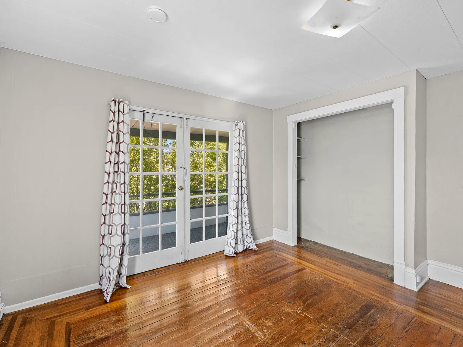 2 bed, 600 sqft, $1,050 — Photo 2