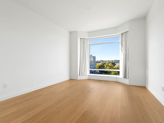 5th image of 555 W 22nd St #6FW
