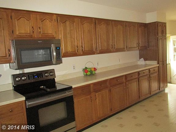 Kitchen - Loaded with Cabinets