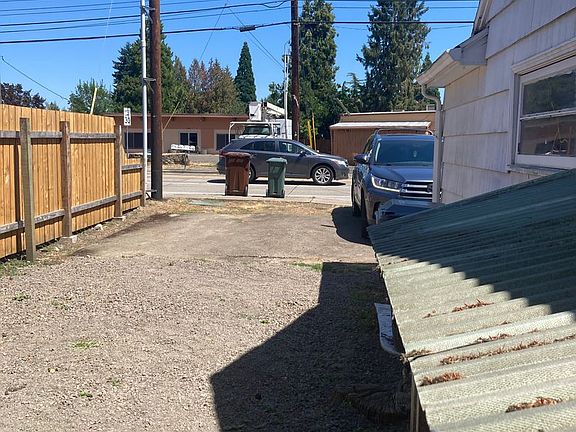 4th image of 115 NE 28th Ave