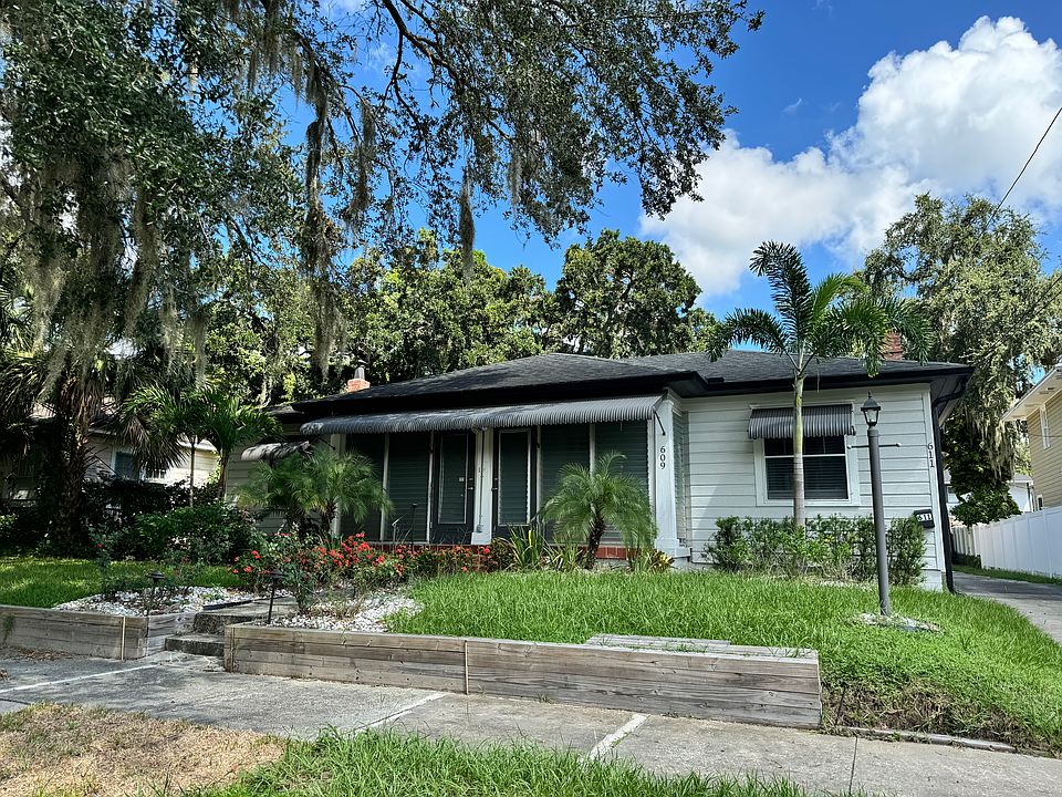 Private entrance in the front