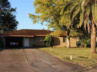 902 Cooper Dr, Orange, TX 77630