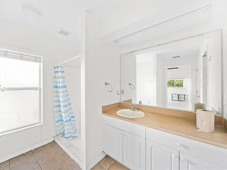 1019 Angelo Ave — Photo 13
