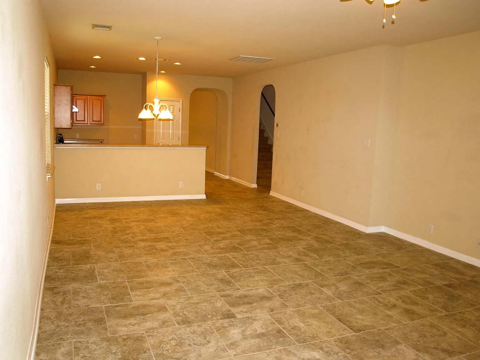 4 bed, 2422 sqft, $2,500 — Photo 3
