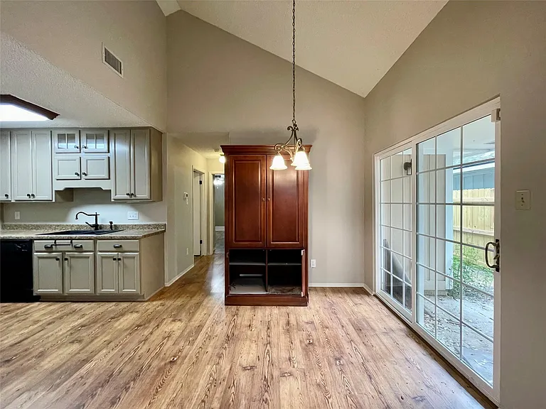 13703 Carsa Ln — Photo 5