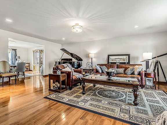 3rd image of 204 Vista Dr
