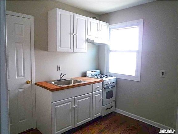 3rd image of 332 Beach 89th St