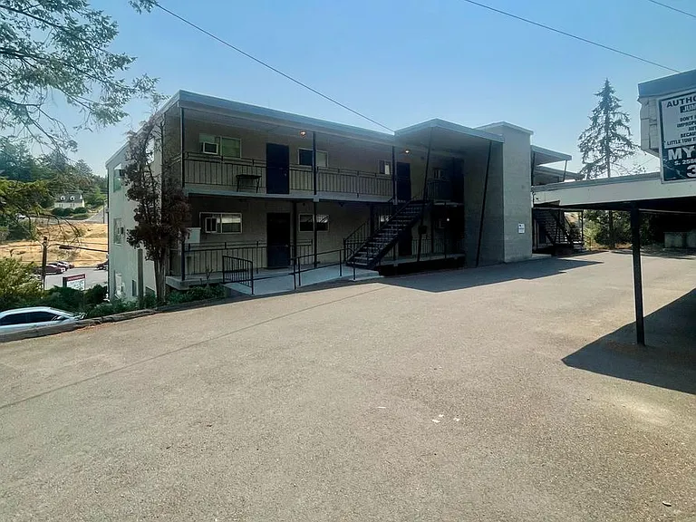 605 S Grand Ave — Photo 7