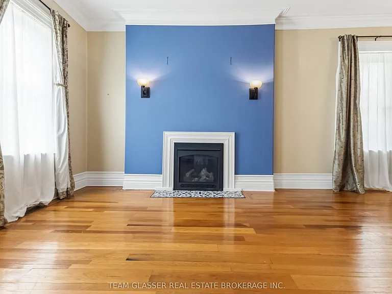 510 Dufferin Ave — Photo 11