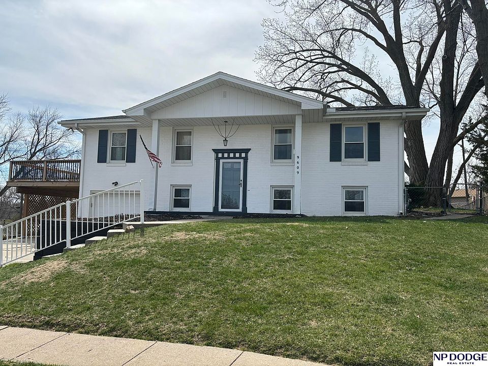 1st image of 9609 Sherwood Cir