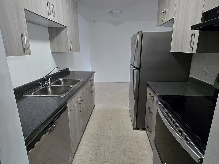 2460 Glen Eagle Cres #306 — Photo 6