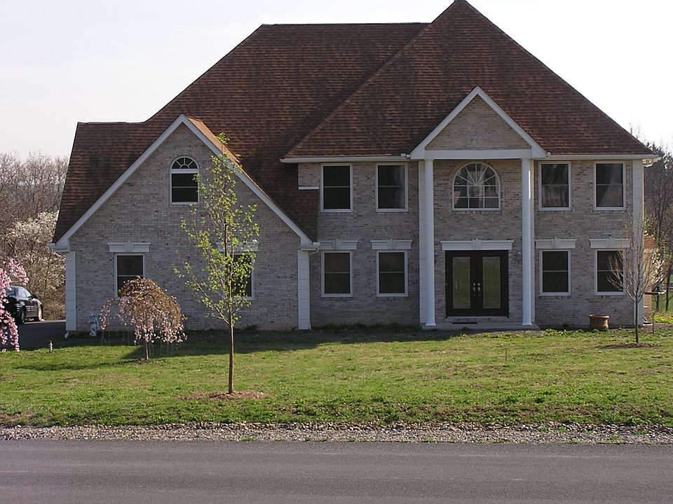 2nd image of 139 Robin Ln