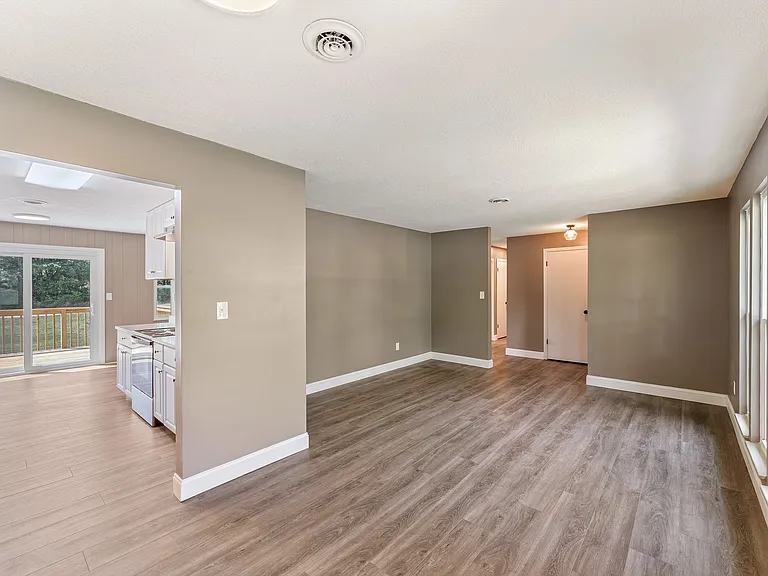 105 Meadowlark Dr — Photo 8