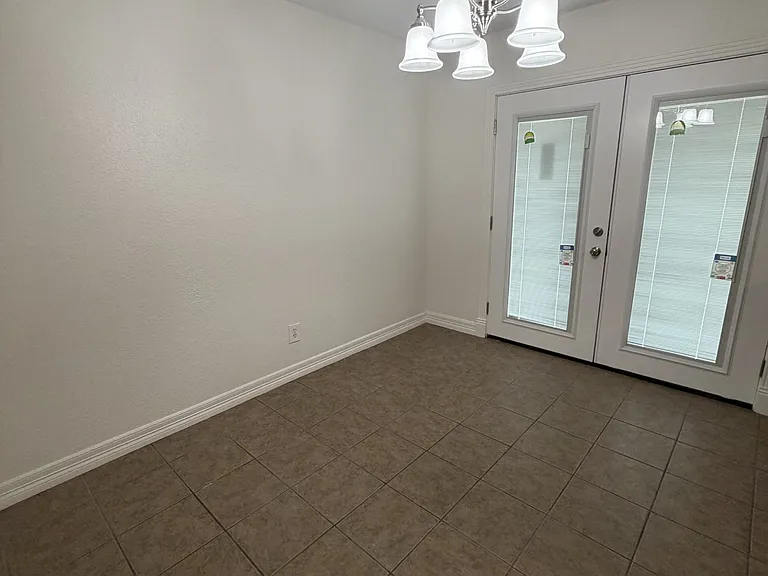 2720 Avenue M — Photo 6