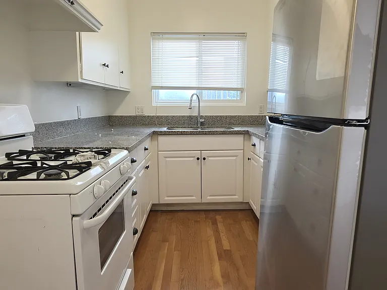 1441 Euclid St #2 — Photo 9