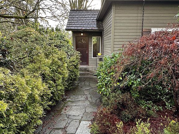 2nd image of 455 Winslow Way W