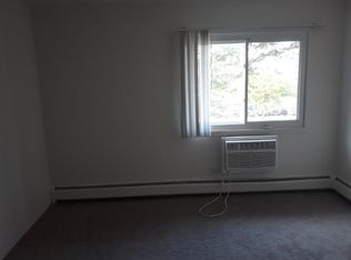 842 W College Blvd APT 301, Addison, IL 60101