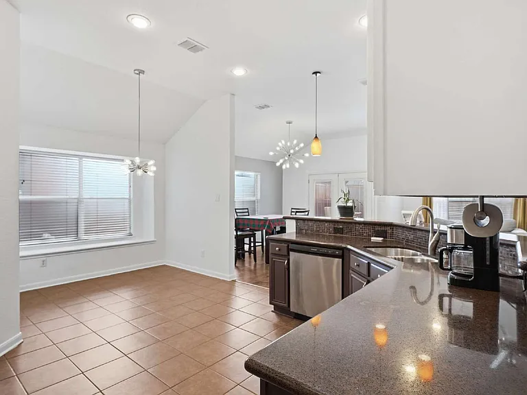 1039 Wood Brook Dr — Photo 16