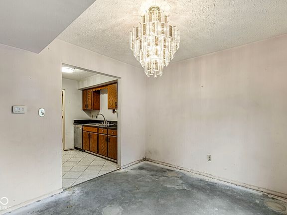 4th image of 334 E 7th St
