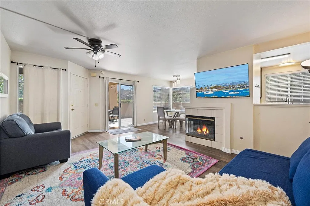 2 bed, 864 sqft, $2,950 — Photo 2
