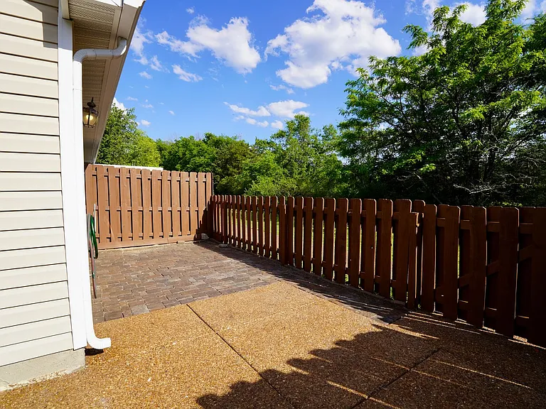 131 Lake Chateau Dr — Photo 23