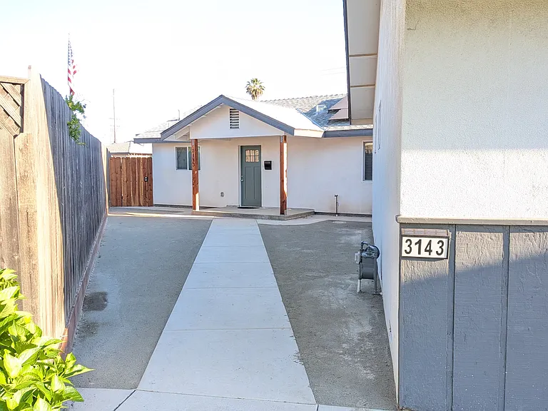 3143 Stern Way — Photo 2