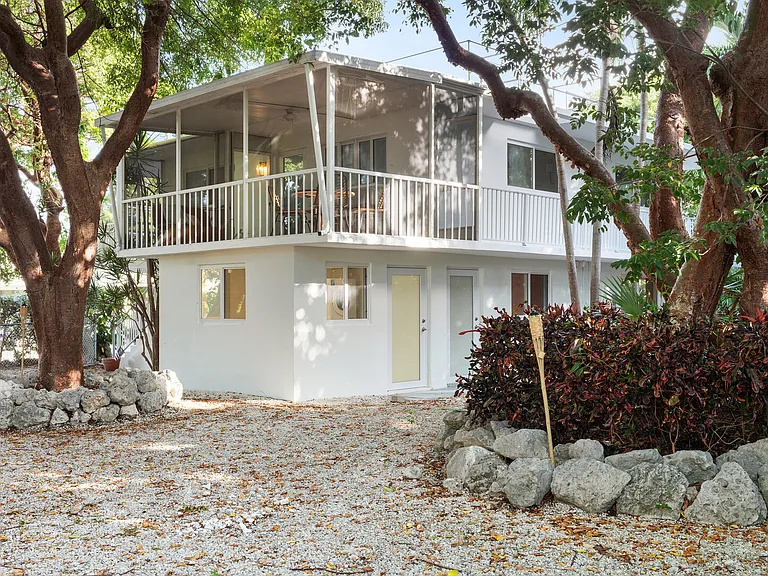 Bougainvillea St — Photo 82