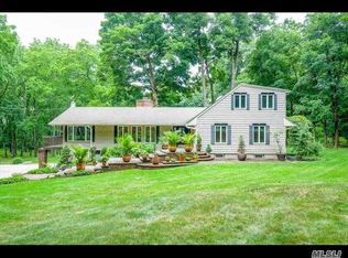7 Fiddlers Green Dr, Lloyd Harbor, NY 11743