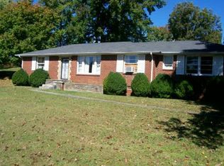 200 E Lake Dr, Dickson, TN 37055