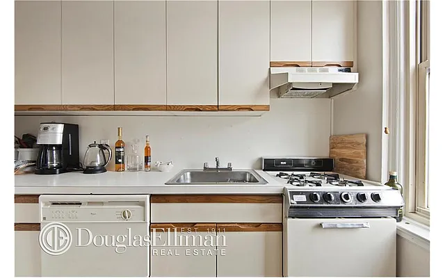 Rented by Douglas Elliman | media 4