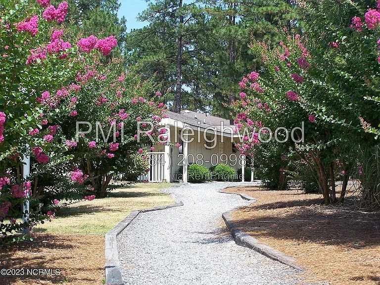 220 Foxkroft Dr — Photo 23