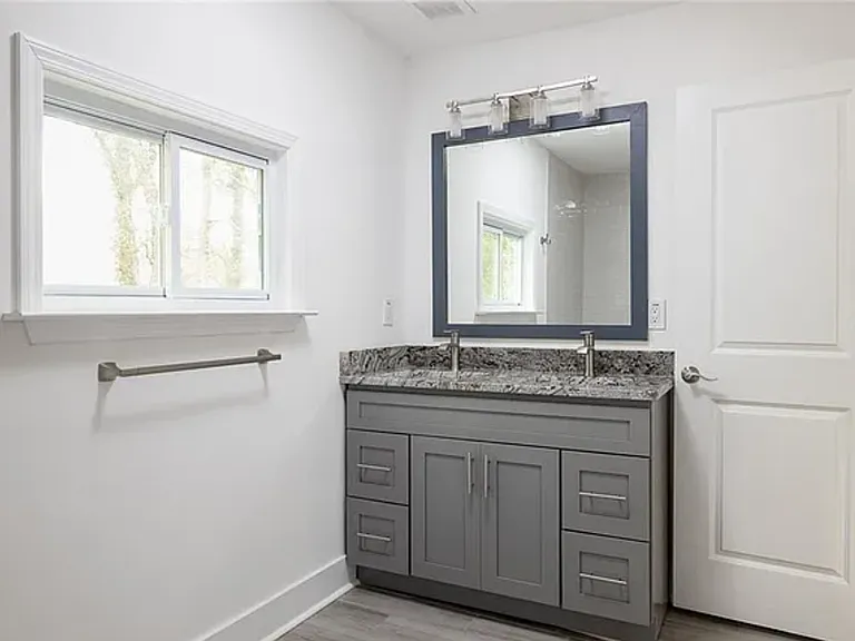 1267 Graymont Dr SW — Photo 28