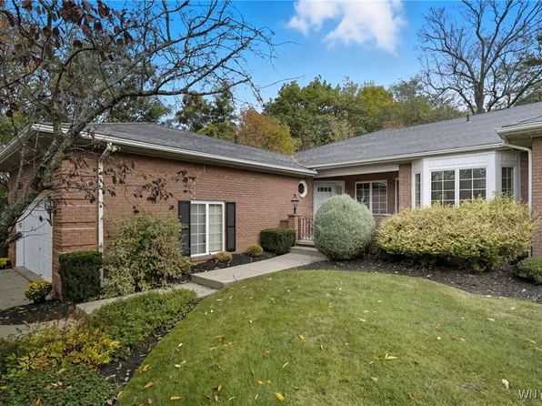 12 Hampton Hill Dr, Williamsville, NY 14221