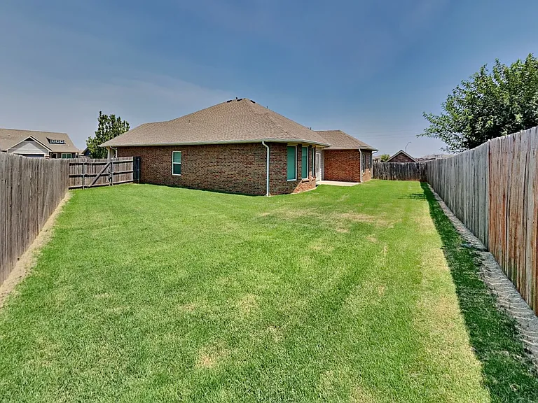 9416 NW 91st Cir — Photo 22