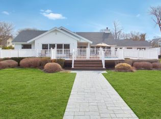 8 Saltmeadow Ln, Bayport, NY 11705