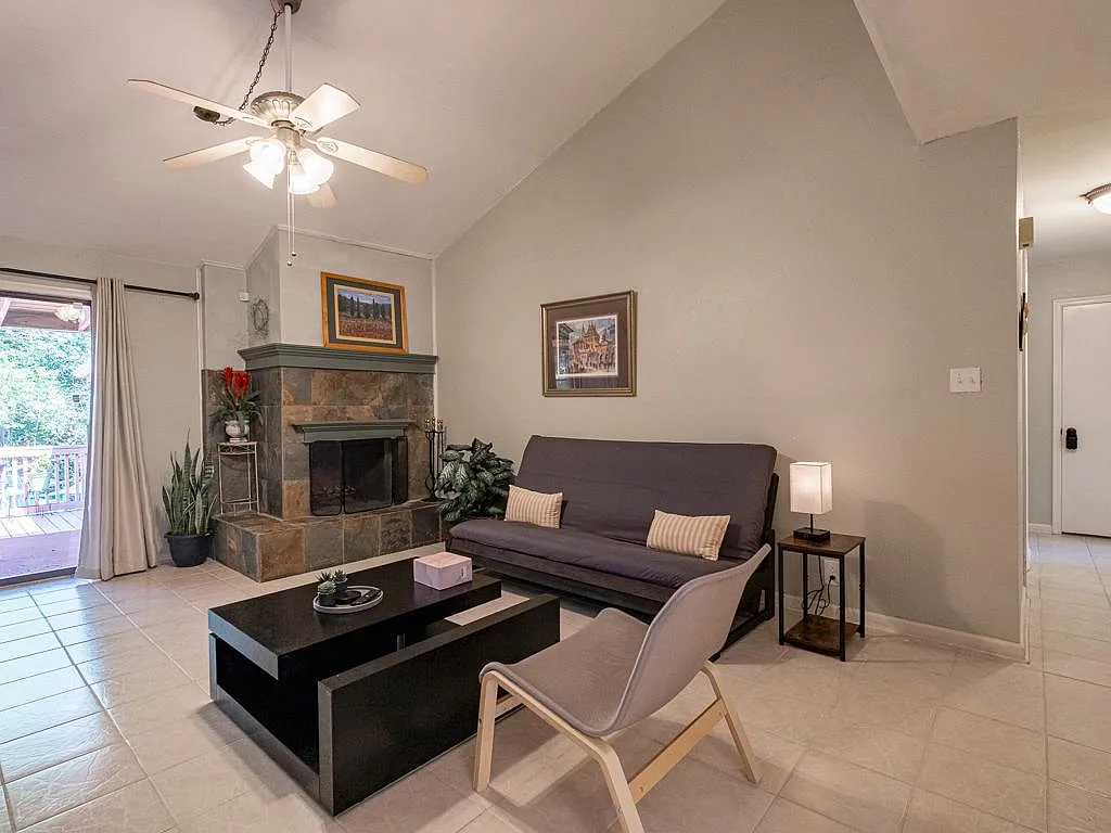 3 bed, 1635 sqft, $1,790 — Photo 3