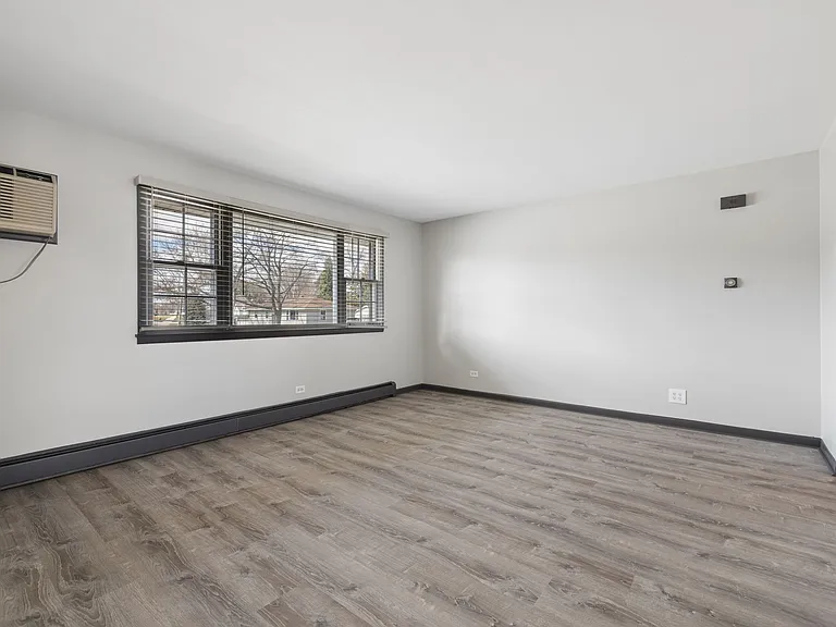 LIVING ROOM FROM FRONT DOOR