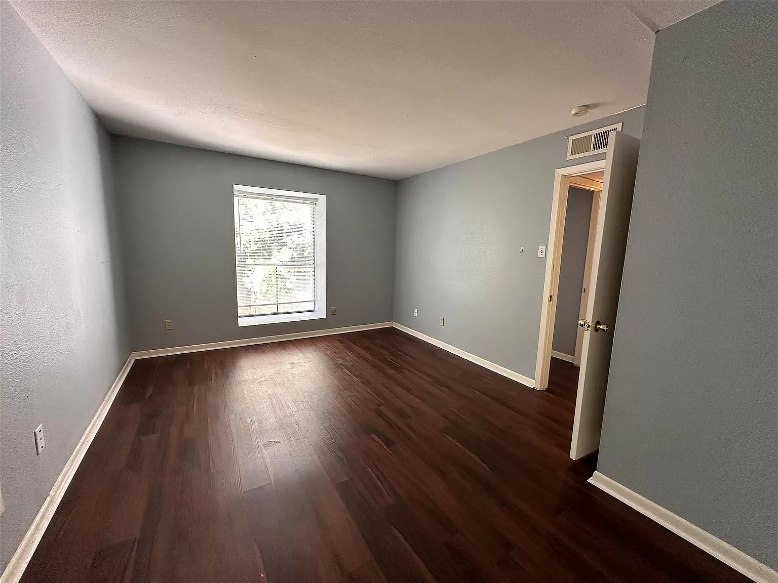 2 bed, 940 sqft, $1,250 — Photo 2