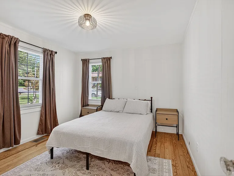 131 S Willow St — Photo 14