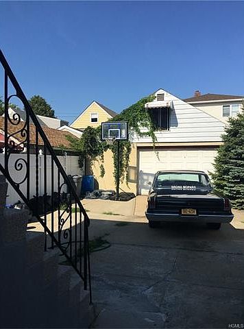 2nd image of 1040 Swinton Ave