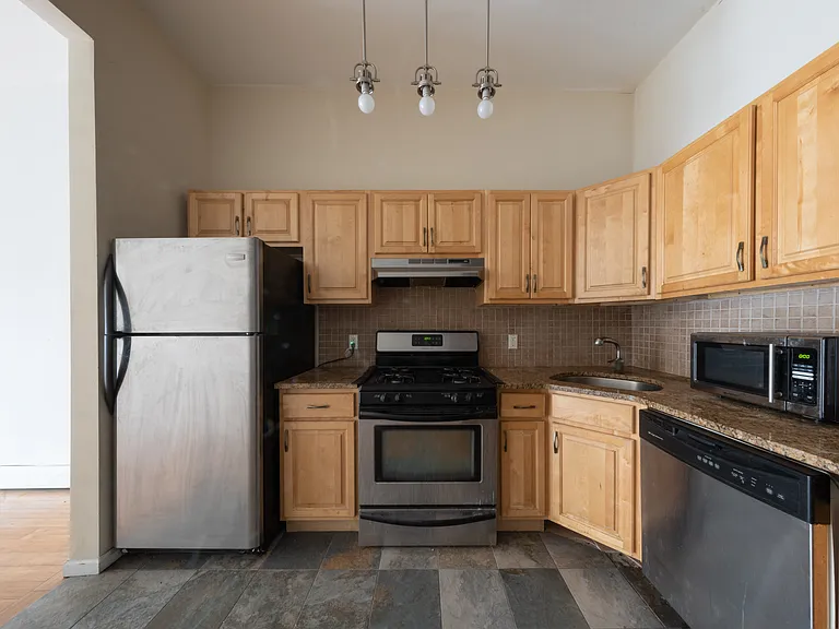 541 Gates Ave #3 — Photo 7